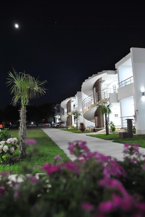 Royal Apartments & Villas Улцин Екстериор снимка