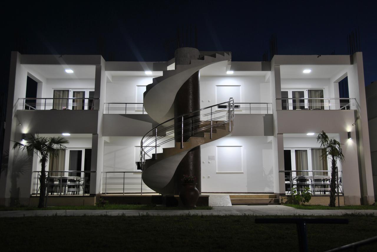 Royal Apartments & Villas Улцин Екстериор снимка